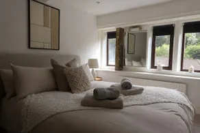 Loom Cottage – Stylish Heritage - Image 3