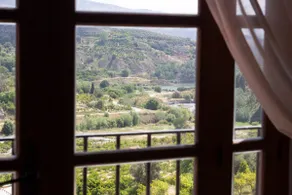 Lake House - Image 4