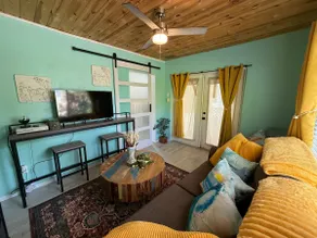 Tropical, private, fully fenced,3min walk to beach - Image 4