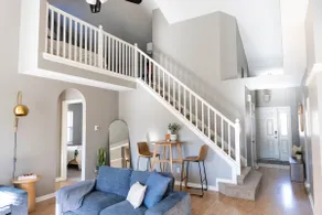 Charming Cul-de-Sac Home - Image 3