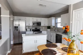 Charming Cul-de-Sac Home - Image 5