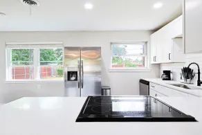 Luxury 4BR Retreat 10 Mins to Downtown & Lake - Image 4