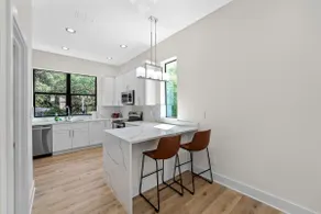 Luxury 2BR Loft + Rooftop Deck - Image 2
