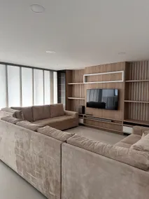 Spacious, modern and central apartment - Image 2