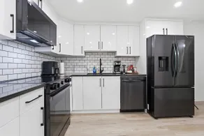 Modern 2 BR Walkout Suite 15 Mins to Airport - Image 4