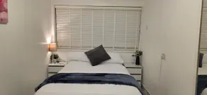 private Guest suit , shower,Kitchenet , free parking - Image 4