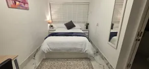 private Guest suit , shower,Kitchenet , free parking - Image 3