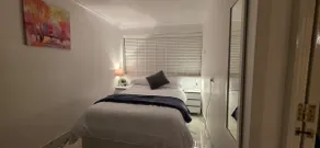 private Guest suit , shower,Kitchenet , free parking - Image 2