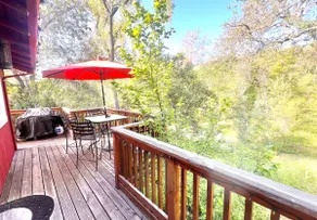 Charming Vineyard Rose Cottage - Image 5