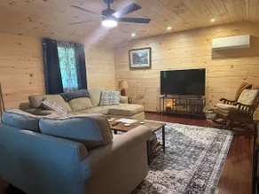 Hot Tub, Fire Pit, Fast WiFi & VERY Close to RRG! - Image 3