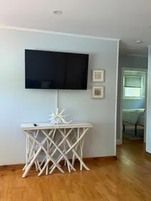 Hamptons Beach Home 6 min drive to the beach - Image 2