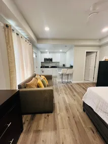 Luxury Independent Private Apartment And Parking - Image 4
