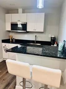 Luxury Independent Private Apartment And Parking - Image 5