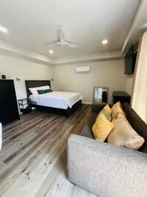 Luxury Independent Private Apartment And Parking - Image 2