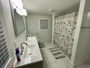 Harbor Haven Farmhouse - Image 2