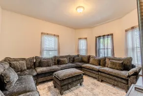 Cozy 4BDR, Tufts, Train, Parking, 10 min to Boston - Image 2