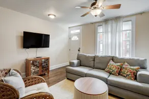 Fenced in Backyard, Walking Distance to Downtown - Image 5