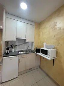 Cozy Modern Downtown Apartment - Image 3