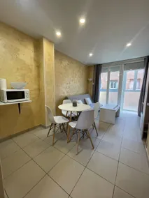 Cozy Modern Downtown Apartment - Image 5