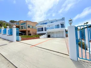 6BR5BA Villa Hot Tub Steps to Beach Parking - Image 2