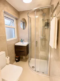 Private Garden Suite | Gated Parking | Workspace - Image 3