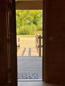 Stunning Lakeside log cabin - Image 4
