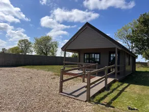 Stunning Lakeside log cabin - Image 3