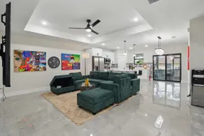 Vacation Home! 3/2, Pet Friendly, Fenced In Yard! - Image 2