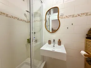 Charming air-conditioned two-room apartment, wifi, downtown Sartène - Image 5