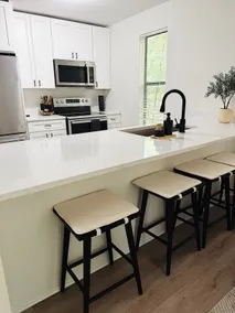 Charming Retreat in Raleigh, 2BR/2BA - Image 2