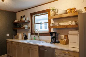 The Cozy Cottage on Main Street - Image 5