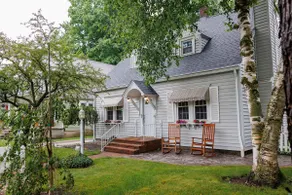The Cozy Cottage on Main Street - Image 2