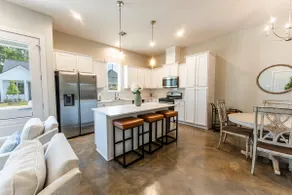 3br/2ba: Gated Community - Image 3