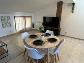 Garibaldi cozy • good location & comfortable - Image 3