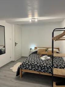 Garibaldi cozy • good location & comfortable - Image 5