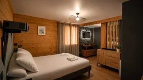 Cozy designer chalet • 5 min hike • Movie night - Image 5