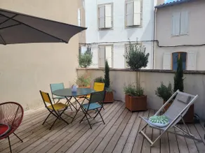 Terrace, private garage & electric charging - Image 5