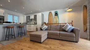 2 Bed, Free Parking & Sea Views! - Image 5