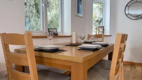 2 Bed, Free Parking & Sea Views! - Image 4