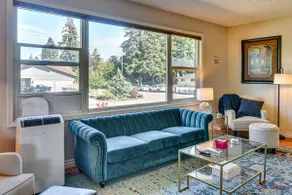6 Mi to Downtown Vancouver: Peaceful Unit w/ Deck - Image 5