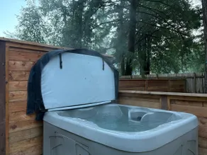 Parkway Grove Deluxe Family Retreat w/ Pvt Hot Tub - Image 4