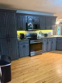 Spacious family home w/large & private yard - Image 4