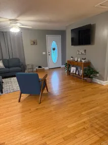 Spacious family home w/large & private yard - Image 3