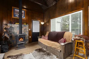 Stylish KC Farmhouse/HugeFencedYard/PrimeLocation - Image 4