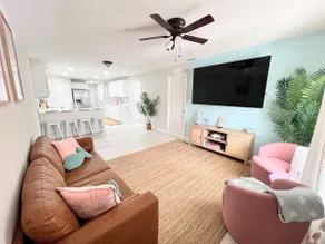 Beach Vibe Home! 3 Rooms, 2 Bathrooms - Image 2