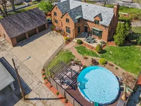 Home w/ Pool/Hot Tub- Knoxville/Pella/DesMoines IA - Image 2