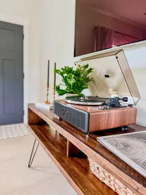 Clean Lines and Simple Comfort - Image 2