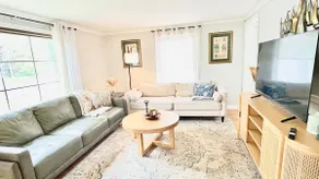 Charming 5-Bedroom Home in Amherst - Image 2