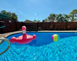 Longhorn Home Pool • Arcade •Sleeps 10 4BR/2BR - Image 5
