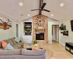 Longhorn Hideaway Pool • Arcade •Sleeps 10 4BR/2BR - Image 3